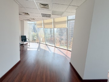 Oficina en arriendo mensual en Alonso de Córdova 5870, Las Condes - 1 dormitorio, 1 baño