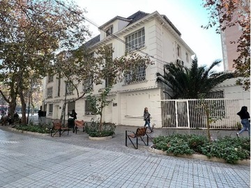 Oficina en arriendo mensual en Las Bellotas - Coyancura - Barrio Lyon en Providencia, Providencia - 10 baños