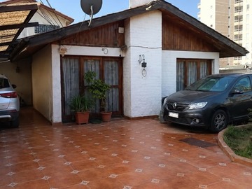 Casa en venta en Av.Goycolea con julio covarrubias, La Cisterna - 4 dormitorios, 2 baños