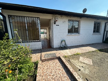Casa en arriendo mensual en Casa en Barrio Tranquilo y Consolidado Hace 60 Años - 3 dormitorios, 1 baño