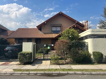 Casa en venta en Se vende acogedora casa en Cond Casagrande (171546), Peñalolén - 5 dormitorios, 4 baños