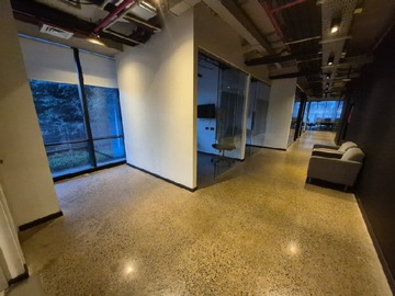 Oficina en arriendo mensual en Oficinas en arriendo la dehesa, Las Condes - 3 dormitorios, 3 baños