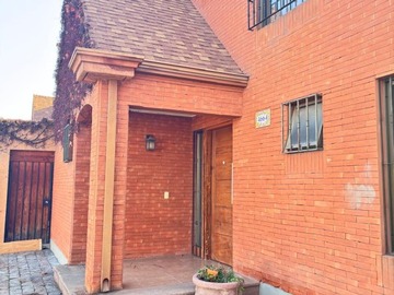 Casa en arriendo mensual en Pie andino, Lo Barnechea - 4 dormitorios, 4 baños