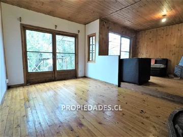 Parcela en venta en Camino a Farellones Km 8, Lo Barnechea - 5 dormitorios, 3 baños