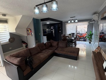 Casa en venta en Amplia Casa con Jardín Luminoso (163068), Maipú - 4 dormitorios, 4 baños