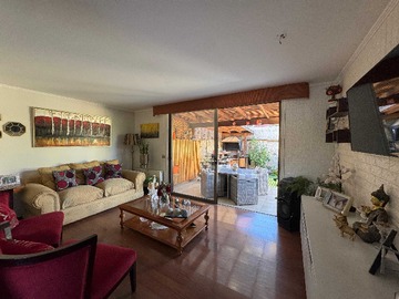 Casa en venta en En venta Amplia Casa en Condominio La Cañada (112467), La Reina - 3 dormitorios, 2 baños