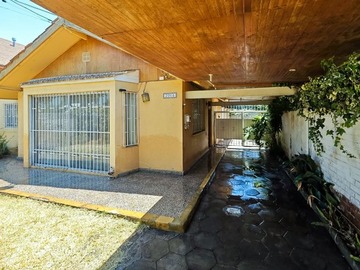 Casa en venta en Hnos neut latour con lampa, Las Condes - 3 dormitorios, 2 baños