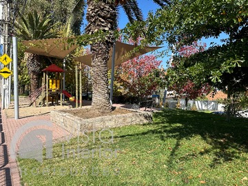 Casa en venta en Casa con Gran Potencial en Los Dominicos (172392), Las Condes - 4 dormitorios, 3 baños