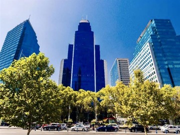 Local Comercial en arriendo mensual en Edificio Torre Costanera/ Av Andrés Bello, Las Condes - 4 baños