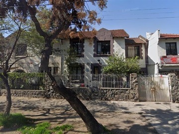 Casa en venta en Avenida Viel N°1282, Santiago - 7 dormitorios, 5 baños