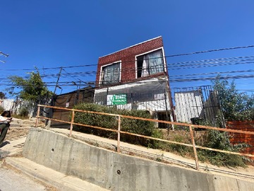 Casa en venta en Casa Independiente Calle Barros Arana Quilpue - 7 dormitorios, 3 baños