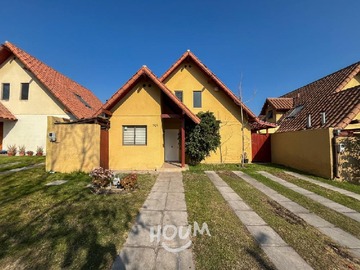 Casa en arriendo mensual en Camino Del Cedro, Peñalolén - 4 dormitorios, 3 baños