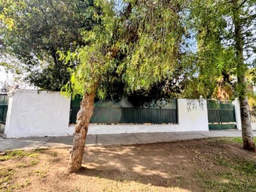 Casa en venta en Venta casa con gran terreno en macul, Macul - 8 dormitorios, 3 baños
