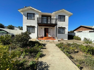 Casa en venta en las araucarias, El Quisco - 6 dormitorios, 3 baños