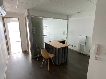 Oficina en venta en Oficina luminosa y equipada en excelente ubic (171781), Las Condes - 1 baño