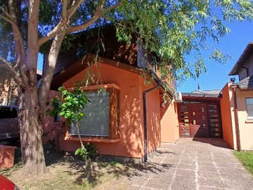 Casa en venta en Estilo y Comodidad en Moderna Residencia (135552), Chillán - 3 dormitorios, 4 baños