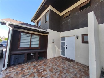 Casa en arriendo mensual en Condominio los olivos de maipú, Maipú - 3 dormitorios, 3 baños