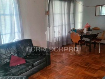 Casa en venta en Casa solida con 3d + 2b y amplio patio. Metro plaza egaña, La Reina - 3 dormitorios, 2 baños