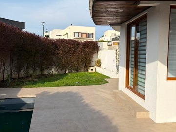 Casa en venta en Hermosa Casa Estilo Mediterráneo con Concón. - 5 dormitorios, 5 baños