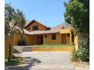 Casa en venta en Los fresnos 1150, Huechuraba - 5 dormitorios, 3 baños