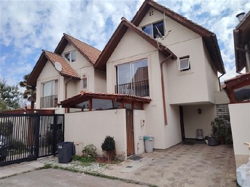 Casa en venta en calle el carmen de huechuraba, Huechuraba - 4 dormitorios, 3 baños