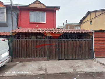 Casa en venta en Casa de Dos Pisos con 3 Dormitorios, 2 Baños, Quilicura. - 3 dormitorios, 2 baños