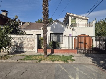 Casa en venta en Av macul con rodrigo de araya, Ñuñoa - 6 dormitorios, 4 baños