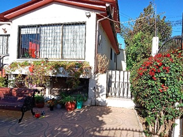 Casa en venta en Cercano a Colegio The Mackay School, Club Español de Reñaca, Viña del Mar - 4 dormitorios, 3 baños