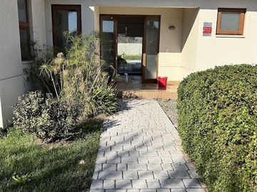 Casa en arriendo mensual en Puerta del Viento / Santa Ana de Chena / Condominio Lonquen Norte, Maipú - 4 dormitorios, 3 baños