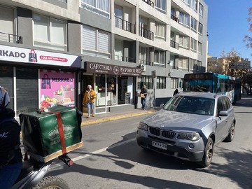 Local Comercial en arriendo mensual en Compañía de jesús con avda manuel rodríguez norte, Santiago