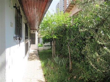 Casa en venta en José Domingo Cañas / Fernández Concha, Ñuñoa - 3 dormitorios, 2 baños