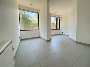 Oficina en arriendo mensual en Candelaria Goyenechea #4500, Las Condes - 1 dormitorio, 1 baño