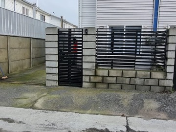 Casa en venta en Vende Casa de 2 Pisos, 2 Piezas y Estacionamiento - 2 dormitorios, 1 baño