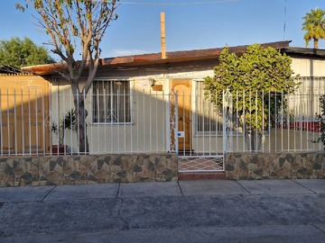 Casa en venta en Luis Infantes Cerda, Estación Central - 3 dormitorios, 1 baño