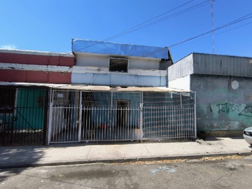 Casa en venta en Padre Las Casas 2641, Independencia - 6 dormitorios, 3 baños