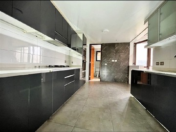 Casa en venta en Avenida chamisero, Colina - 5 dormitorios, 4 baños