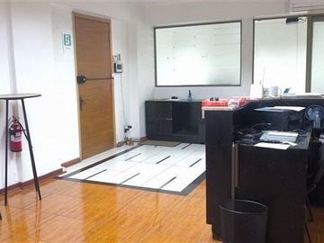 Oficina en arriendo mensual en Huérfanos 1147 Santiago, Santiago - 3 dormitorios, 2 baños