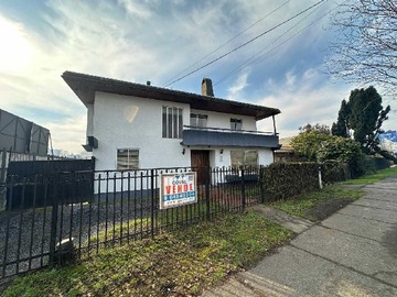 Casa en venta en Vendo gran propiedad comercial av.O'higgins (108414), Temuco - 4 dormitorios, 3 baños