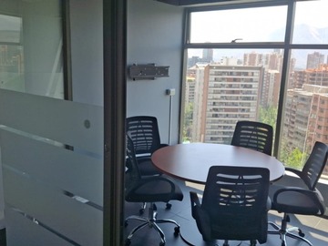 Oficina en venta en A solo cuadras del apumanque / metro manquehue, Las Condes - 3 dormitorios, 1 baño