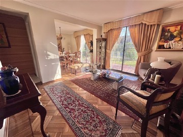 Casa en venta en Amapolas / Diego de Almagro, Providencia - 4 dormitorios, 3 baños