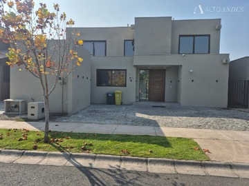Venta / Casa / Colina