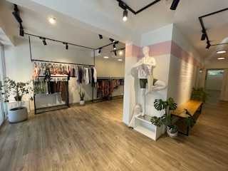 Local Comercial en venta en Estacionamientos a la puerta (131072), Vitacura - 2 baños