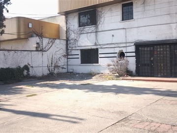 Sitio en arriendo mensual en Avenida el salto, recoleta Santiago, Santiago - 6 baños