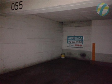 Estacionamiento en arriendo mensual en Merced -miraflores, Santiago