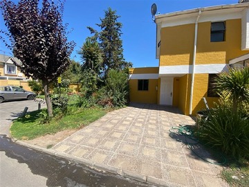 Casa en venta en Francisco javier kgugger, Buin - 4 dormitorios, 3 baños