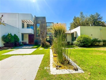 Casa en venta en Nocedal/ Monseñor Edwards, La Reina - 7 dormitorios, 5 baños