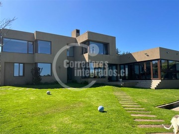 Casa en venta en Santo Domingo, Santo Domingo - 6 dormitorios, 6 baños