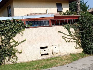 Casa en venta en Casa esquina excelente conectividad (158354), Peñalolén - 4 dormitorios, 3 baños