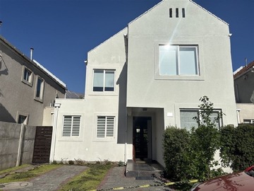 Casa en venta en Av. Quebrada de Macul, Peñalolén - 3 dormitorios, 3 baños