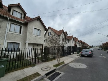 Casa en venta en Victor soto espinoza, Peñaflor - 4 dormitorios, 3 baños